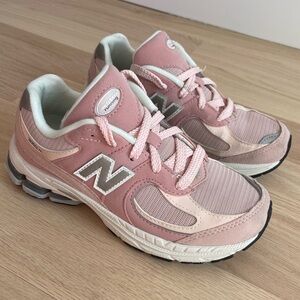 Girls 1.5Y New Balance 2002R Big Kids' casual shoes in Pink Sand (no insoles)